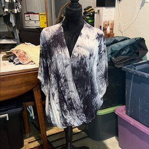FAVLUX Black and Gray Tie-Dye Wrap Top